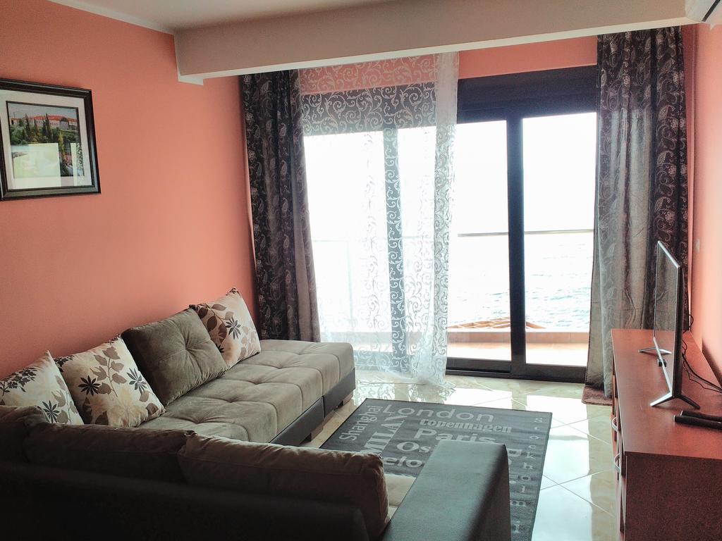 Apartment Sea Space Dobra Voda Bagian luar foto